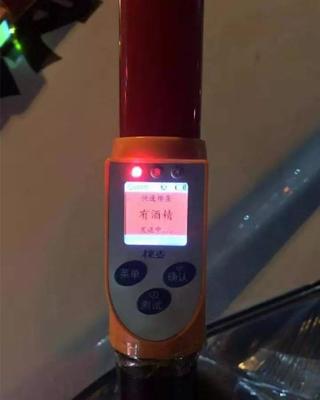 外卖小哥醉驾电动车不听劝，竟挥拳相向阻碍执法？后果很严重！酒精检测仪揭真相